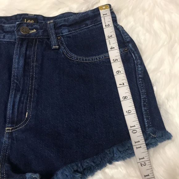𝅺Lee High Rise Frayed Hem Jean Shorts 28 - Picture 7 of 12